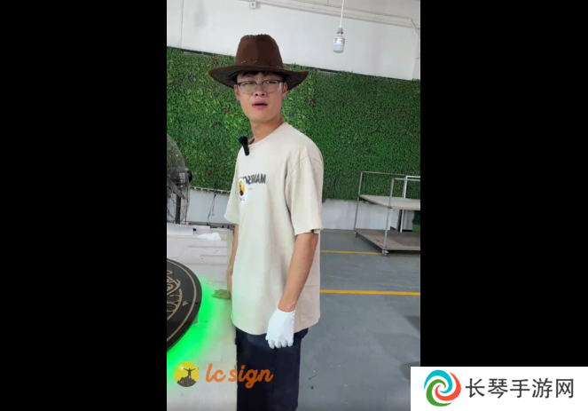 广东小伙硬控老外，靠着地道英语成了外网带货顶流