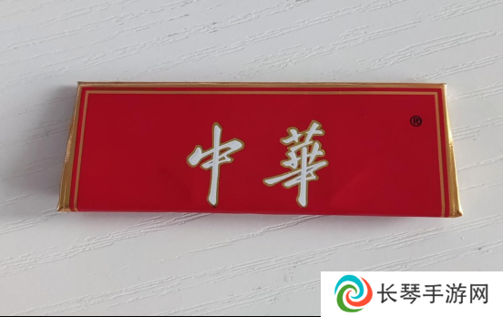 奥特曼卡和萝卜刀已经过时了，现在烟卡才是小孩哥的硬通货